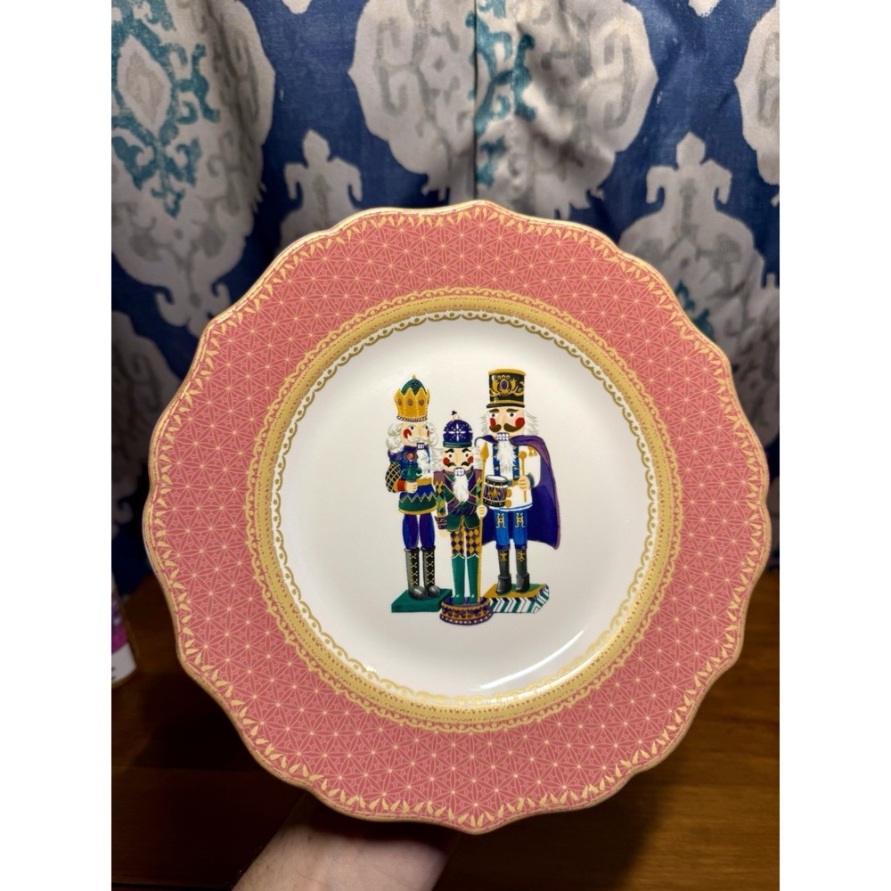 VTG Robert Stanley Home Collection Pink 2PC Christmas Nutcrackers Plates 8.8 in - Picture 7 of 14